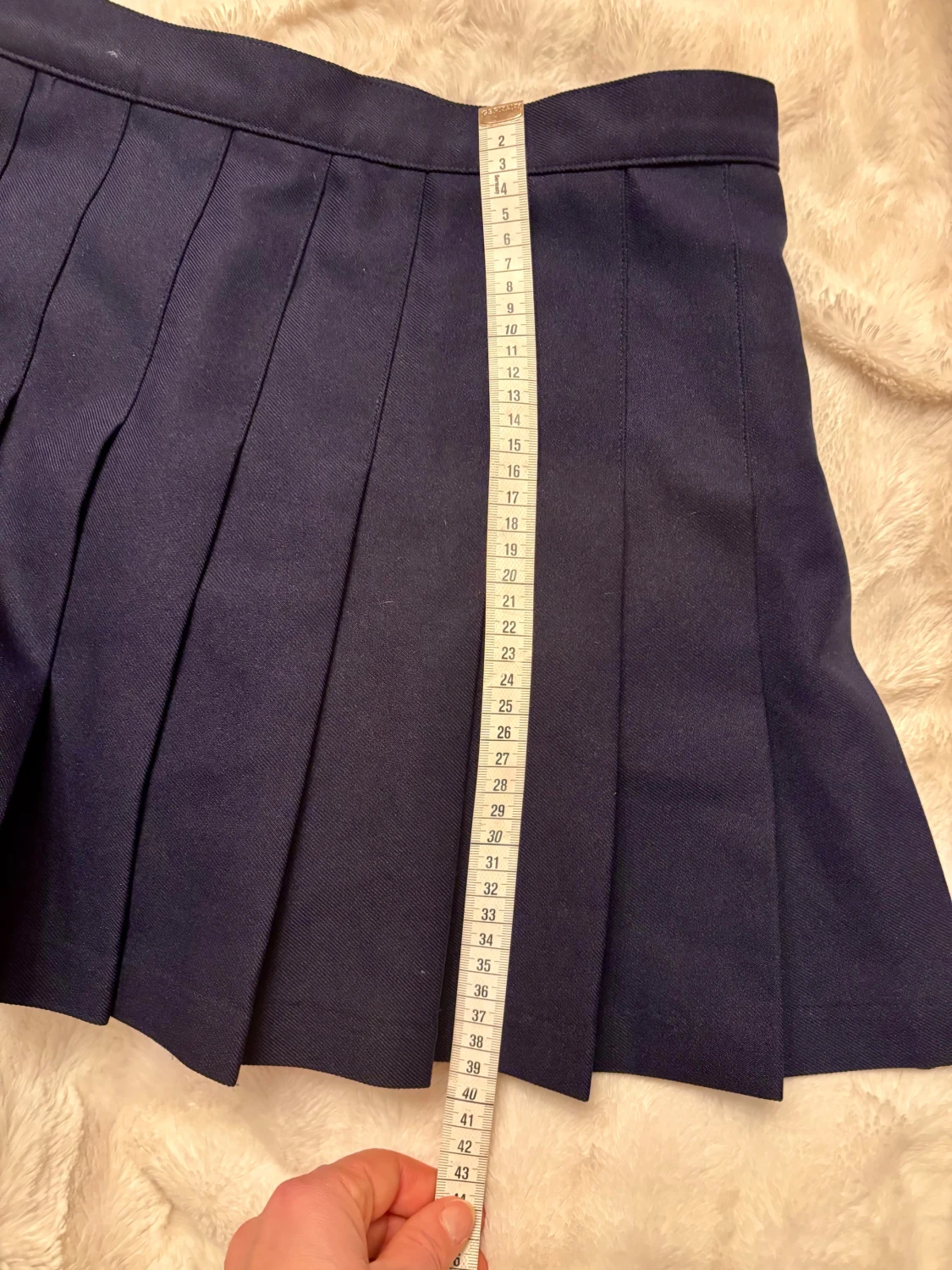 Mörkblå plisserad kjol från American Apparel - 5