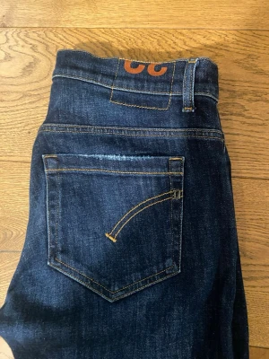 DonDup George jeans - Mycket fint skick utan defekter. Slim fit, storlek W32 och ungefär L30. Kom gärna med prisförslag eller andra frågor!