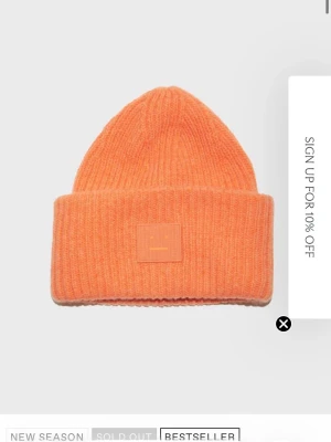 Acne Studios mössa - Ascool acne mössa som ej används! Den är i 100% ull och väldigt härlig färg! Det är one-size! Nypris för denna är 1699 men säljer för 1250
