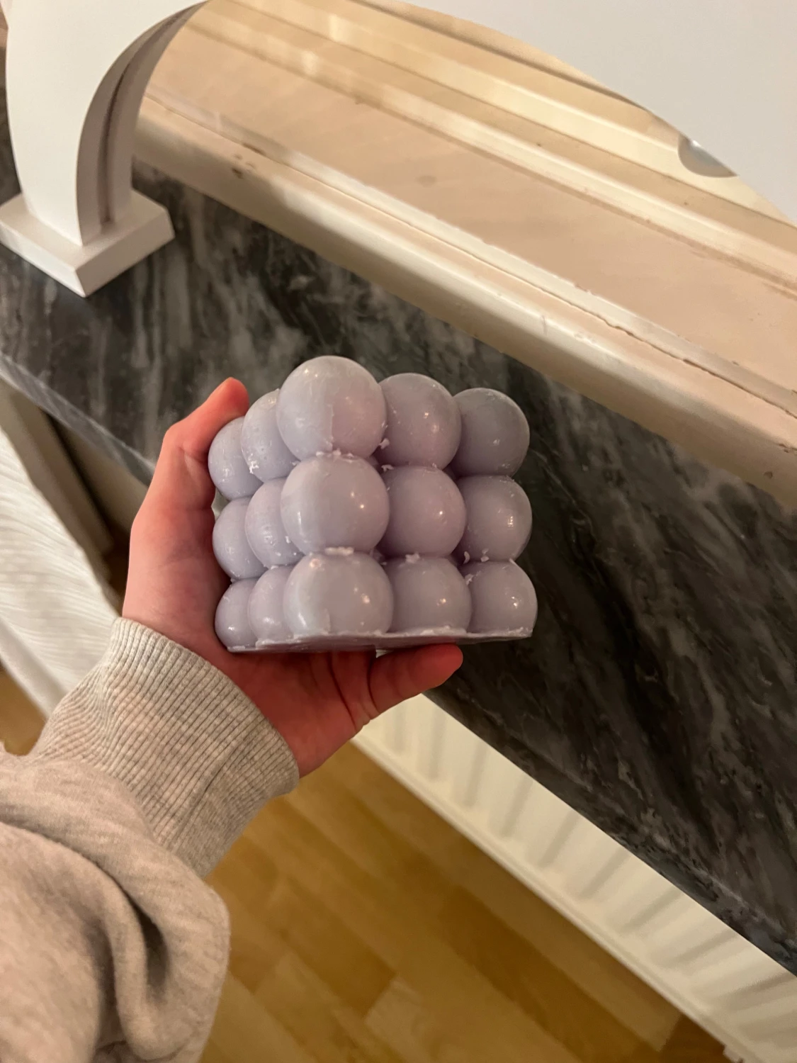 Ljuslila bubbel-ljus i kubform - 1