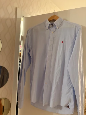 Ljusblå skjorta från Morris - Skit stilig och enkel säljs då den blivit lite för liten för mig