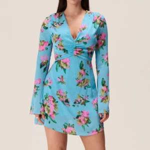 Adoore Klänning Foggia 36 - Så fin klänning från Adoore i en utgången modell Foggia. Strl 36. Använd fåtal ggr, superfint skick! 