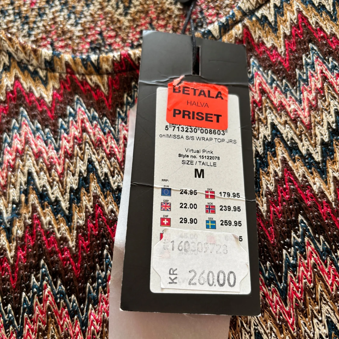 Mönstrad omlottopp från ONLY  - 1