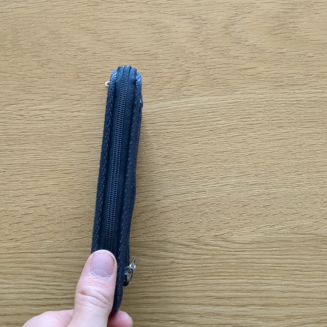 Mörkblå plånbok från Gant - 2