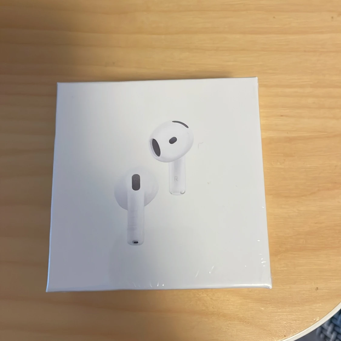 AirPods 4