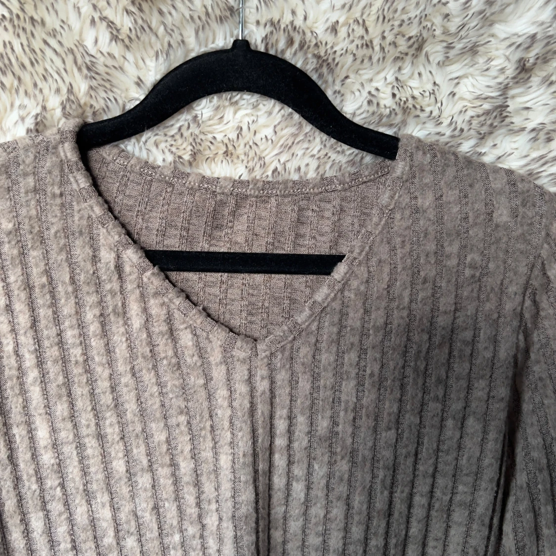 Ribbad beige långärmad tröja - 1