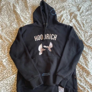 hoodrich hoodie - använd men är i mycket bra skick och ser frf ut som den gjorde när jag köpte den.