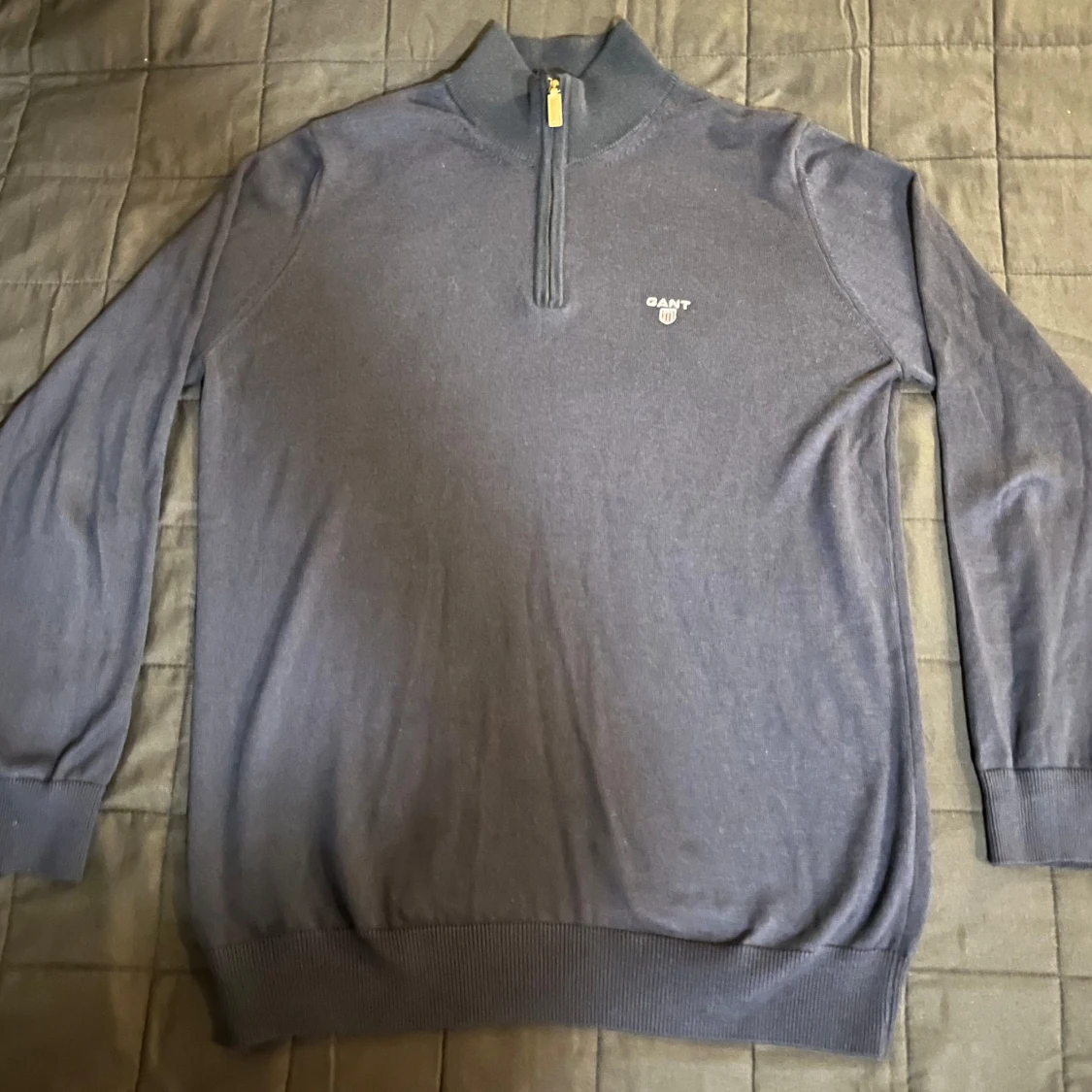 Mörkblå half zip tröja från Gant