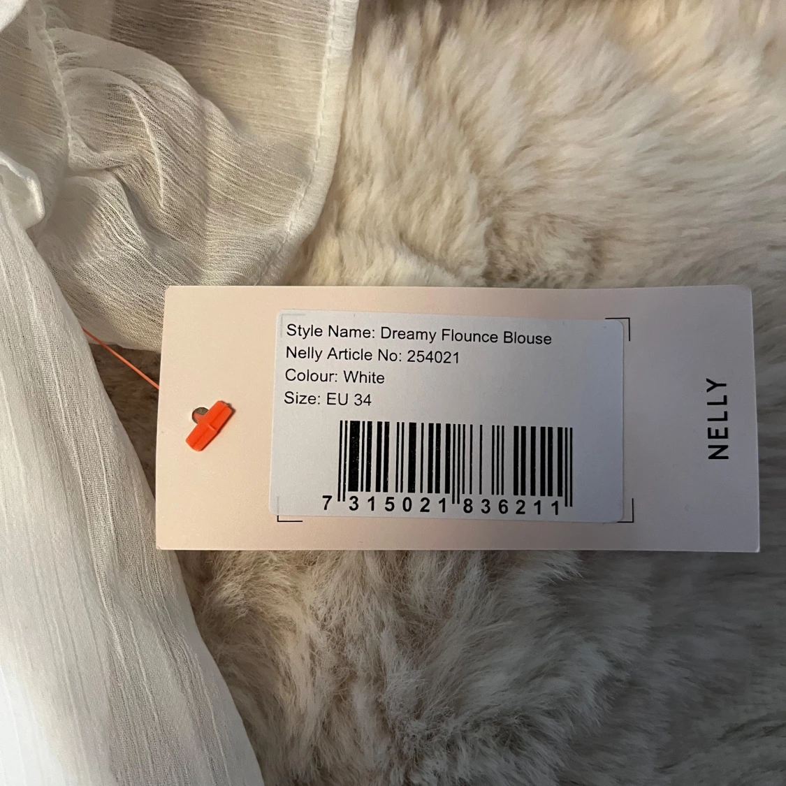 Vit volangblus från Nelly - 2