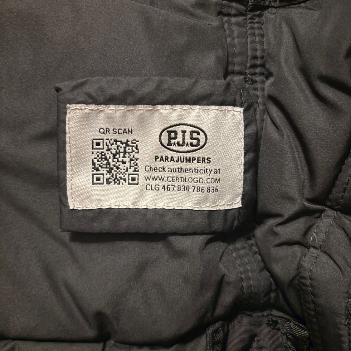 Svart dunjacka Parajumpers med päls - 3