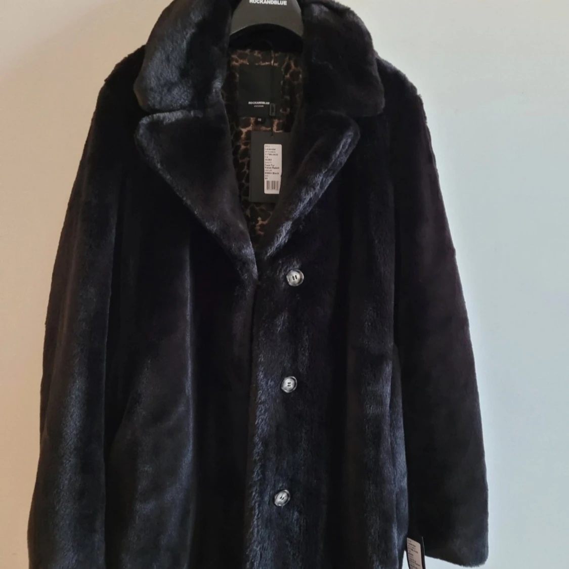 Svart pälsjacka från Rockandblue