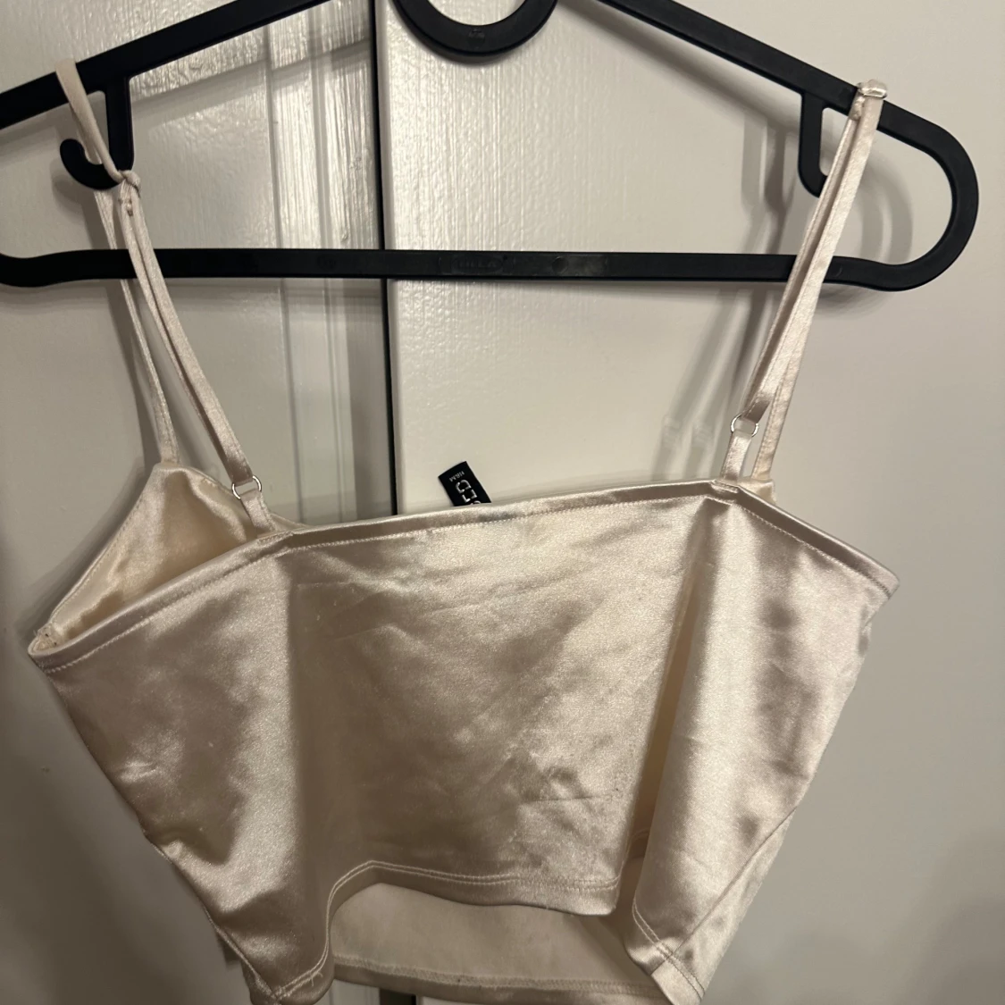 Champagnefärgad satin bandeau från H&M - 2