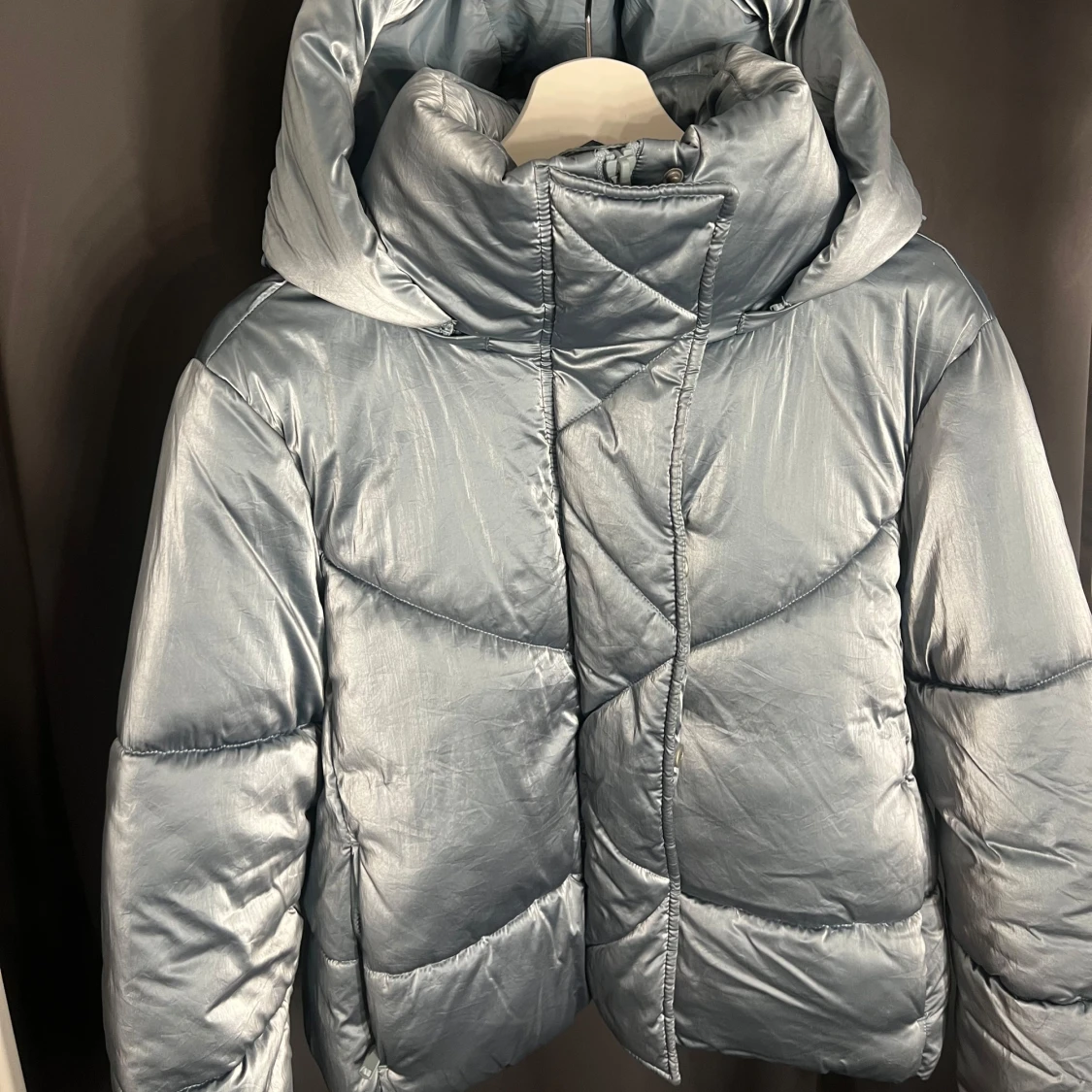 Ljusblå pufferjacka från GAP med huva - 3