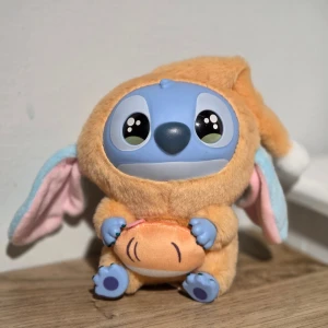 Stitchfufu  - Helt ny! Kommer UTAN kort och box. Öppnad i botten (tejpar det sen) så att man fortfarande kan "dra" upp den som en överraskning.