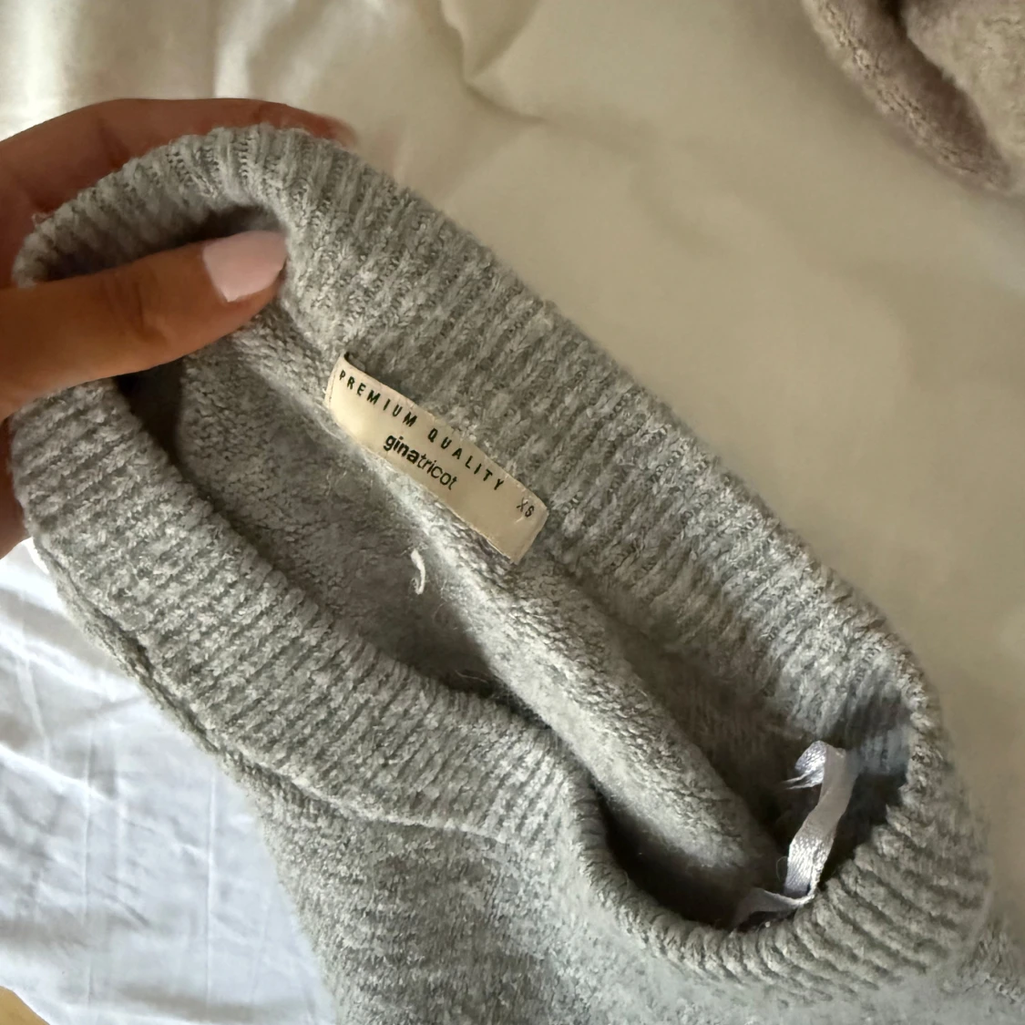 Grå stickad tröja från Gina Tricot alpacka ull  - 1