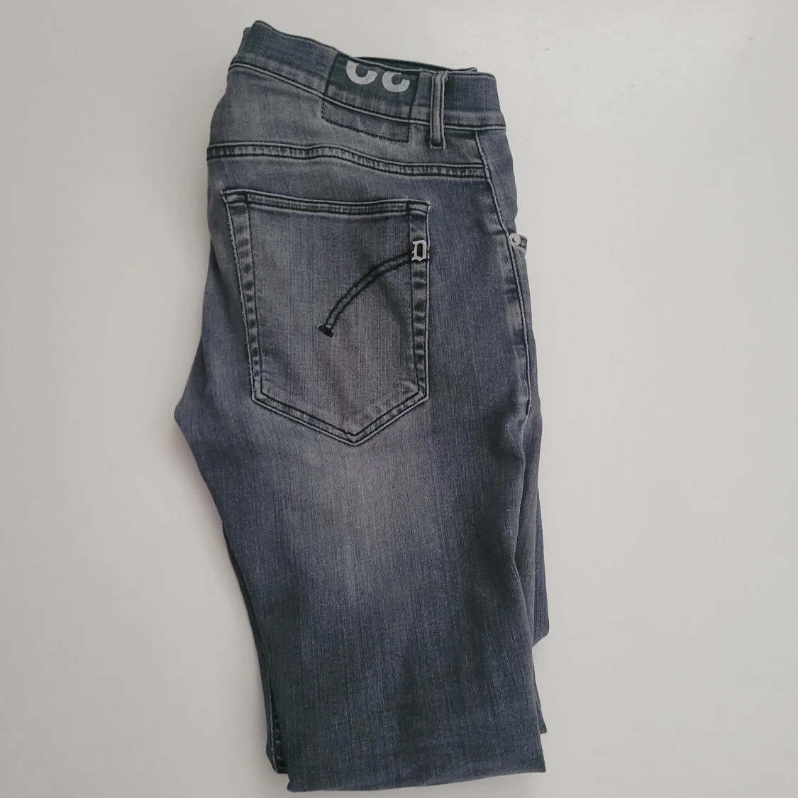 Grå jeansbyxor från Dondup - 1