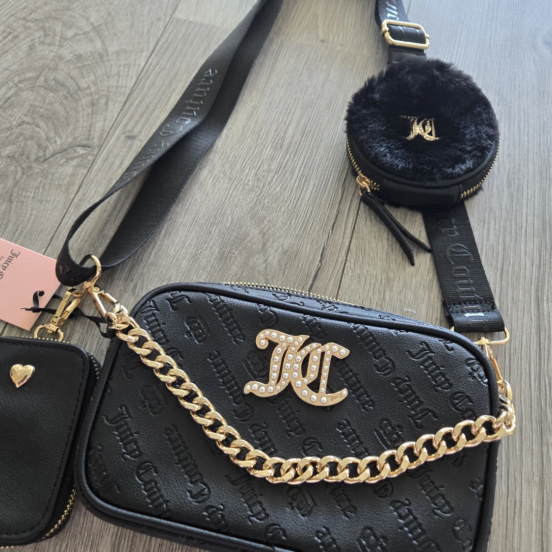 Svart axelväska Juicy Couture med kedja - 1