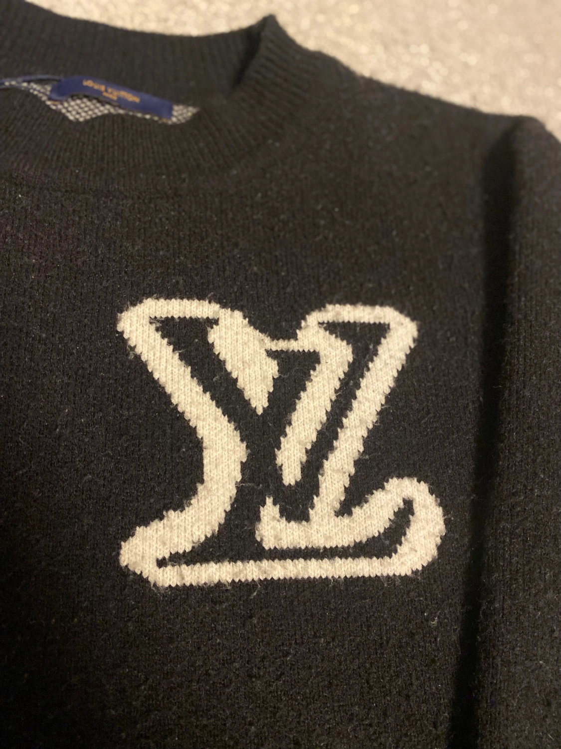 Svart tröja  - 3