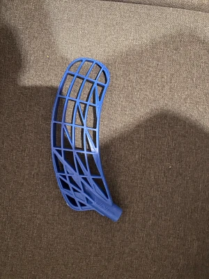 Unichoc blad  - Jag säljer nu min innebandy blad. Bladet kommer i nästan ny skick och kommer i pe plast. Säljer det på grund av att jag inte gillade pe plasten 