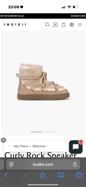 Inuikii  - Säljer mina såå söta Inuikii skor. Håller en varm och är snygga på det😍😍nypris 339€