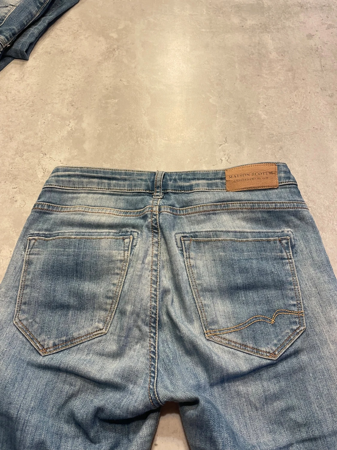 Maison Scotch ljusblå bootcut jeans - 3