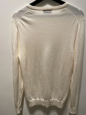 Cashmir Tiger of Sweden - Cashmir tröja från tiger of sweden! Helt ny tröja! Storlek L men skulle säga den passar bättre som M! Köpte i butik för ca 1000 säljer för endast 500
