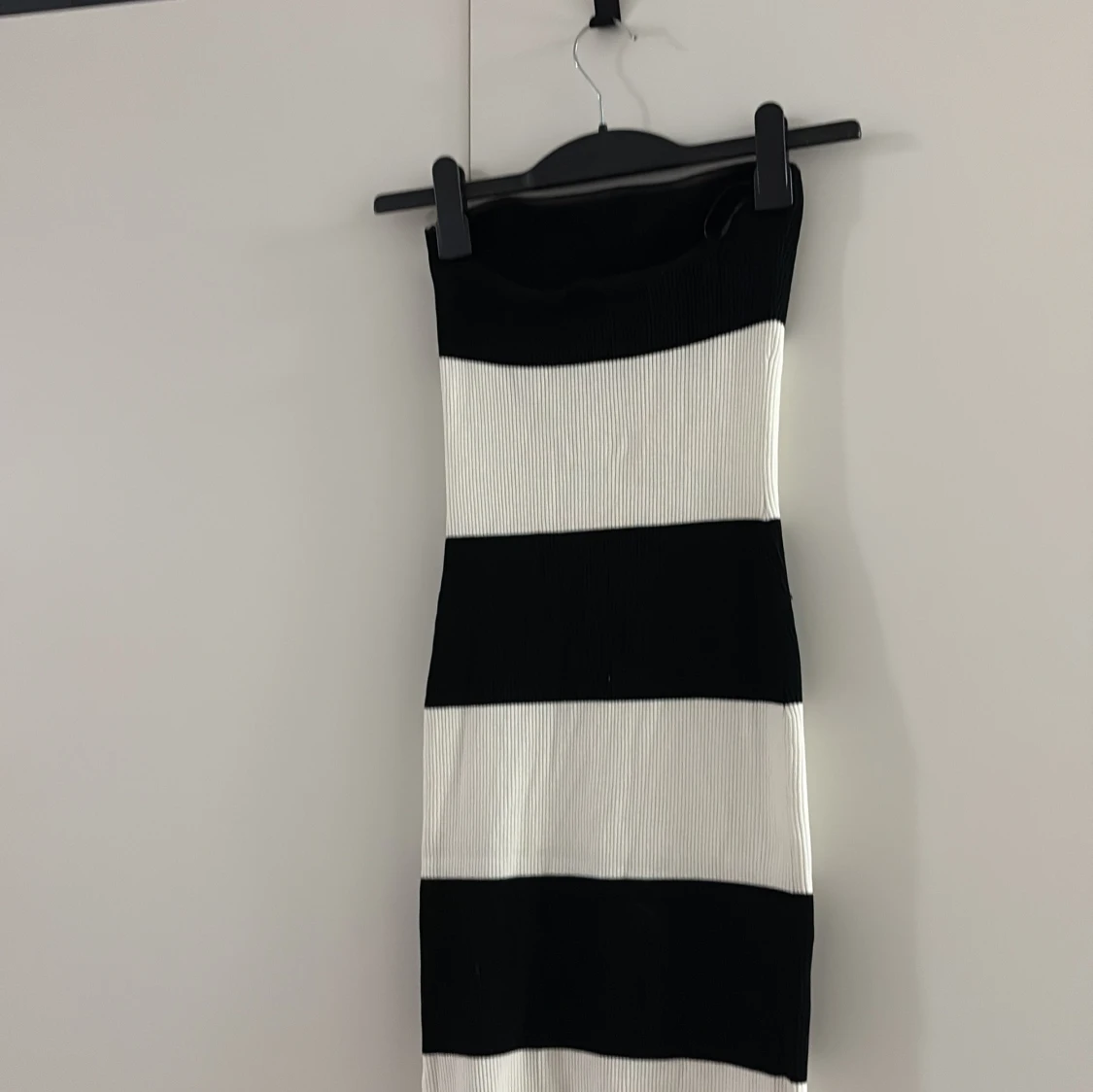 Svartvit randig långklänning M - 2