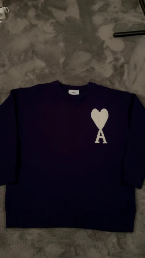 Ami paris tröja - helt ny ami paris tröja i storlek S, den är helt ny, aldrig använts