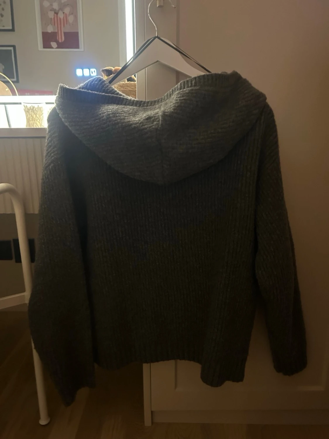 Mörkgrå stickad kofta  med dragkedja - 2