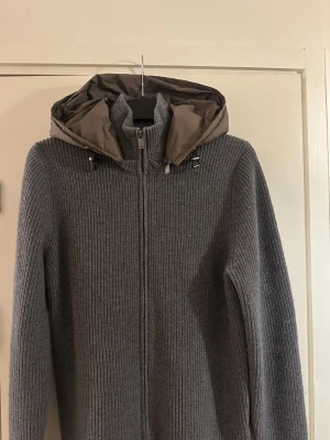 Massimo dutti cardigan - Jätte Fint skick knappt använd 