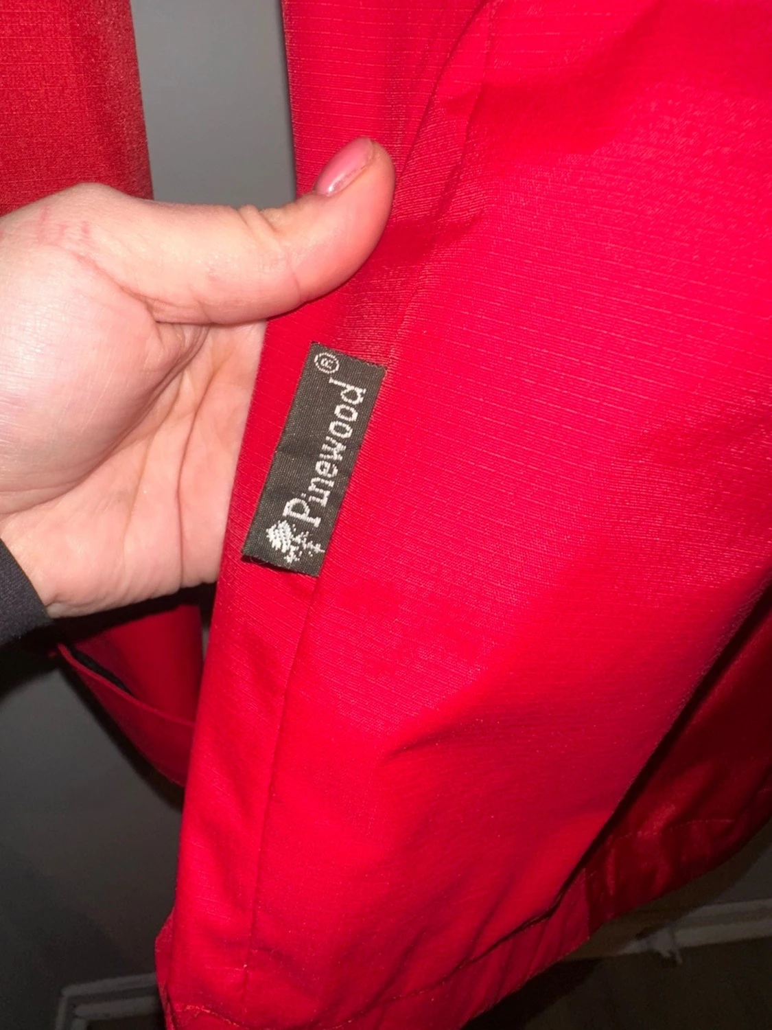 Röd vindjacka från Pinewood, stl L - 5
