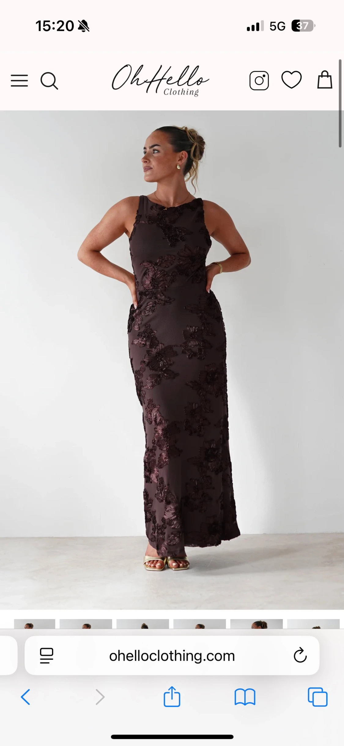 Mörkbrun långklänning med blommor