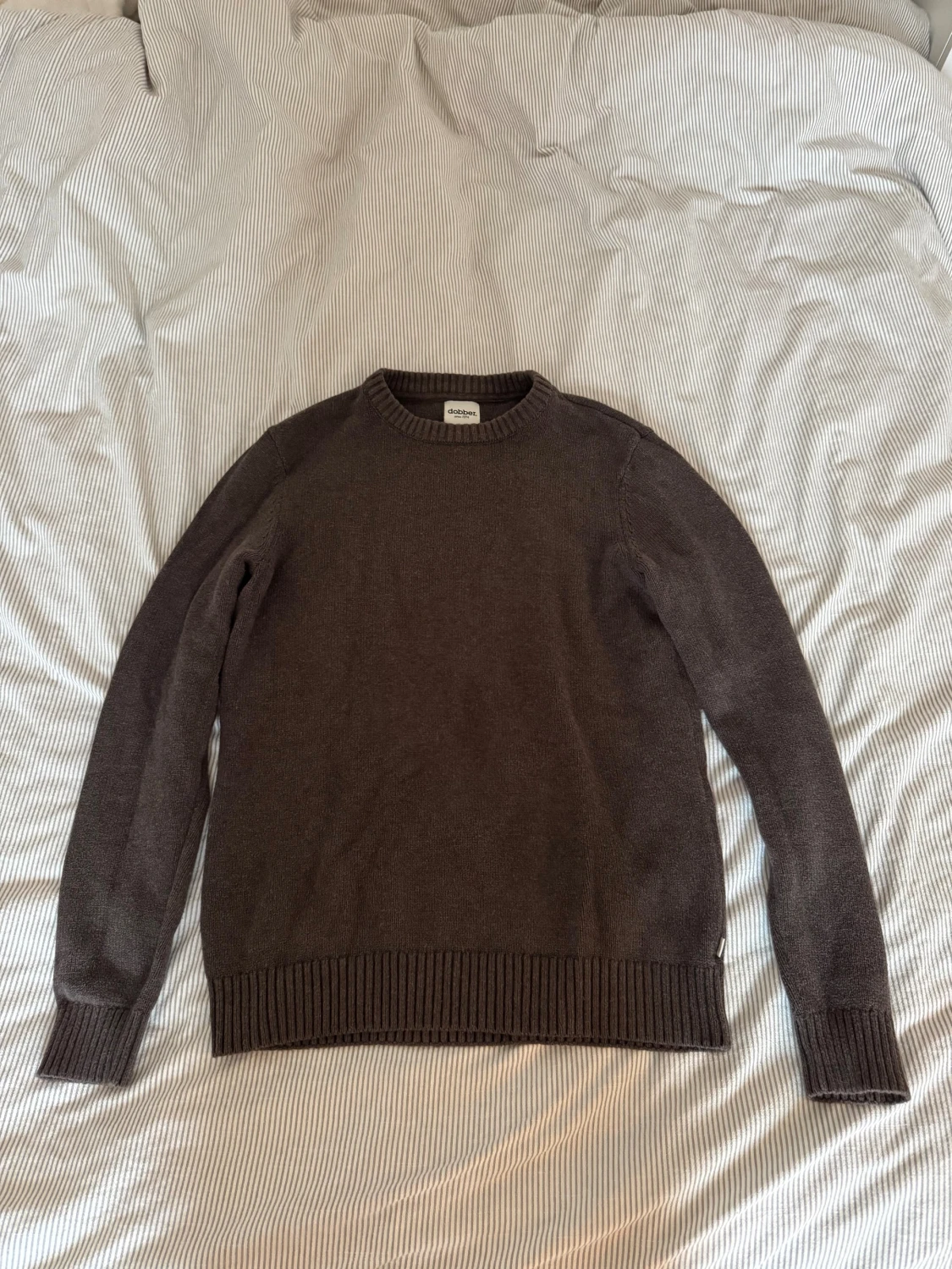 Brun stickad tröja från Dobber