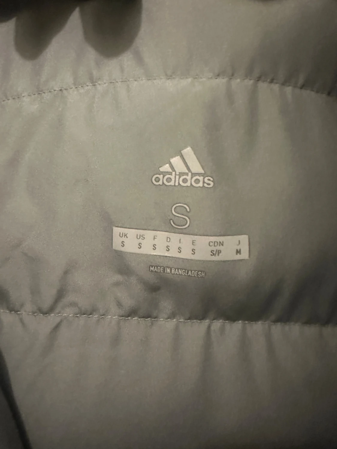 Grå pufferjacka från Adidas S - 3