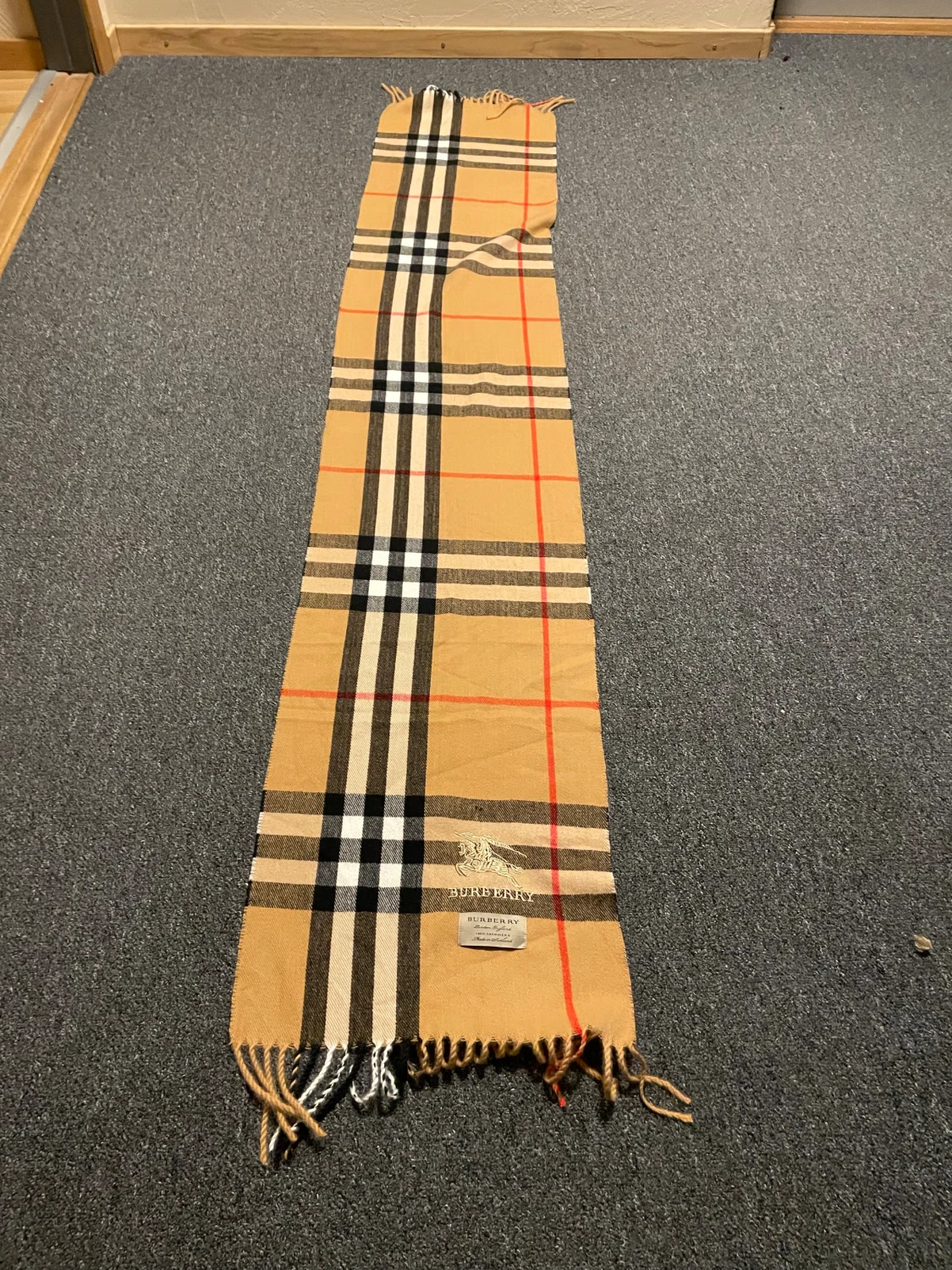 Rutig beige halsduk från Burberry - 2