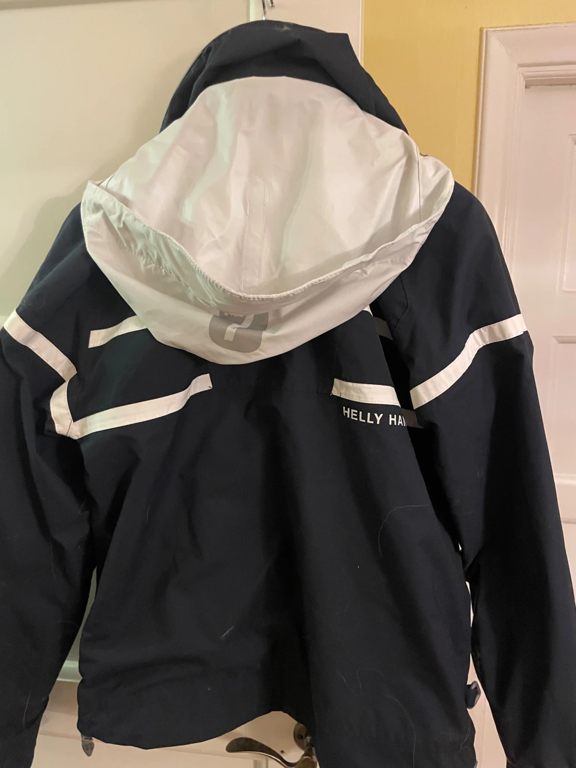 Svart vindjacka från Helly Hansen  - 4