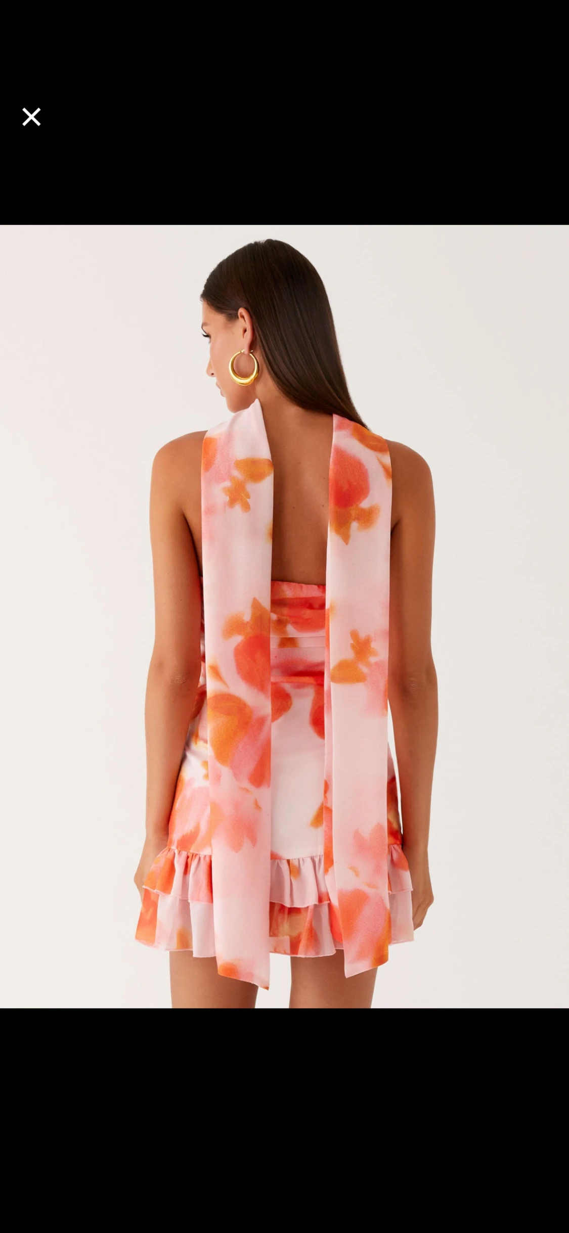 Blommig kort klänning med volang - 1