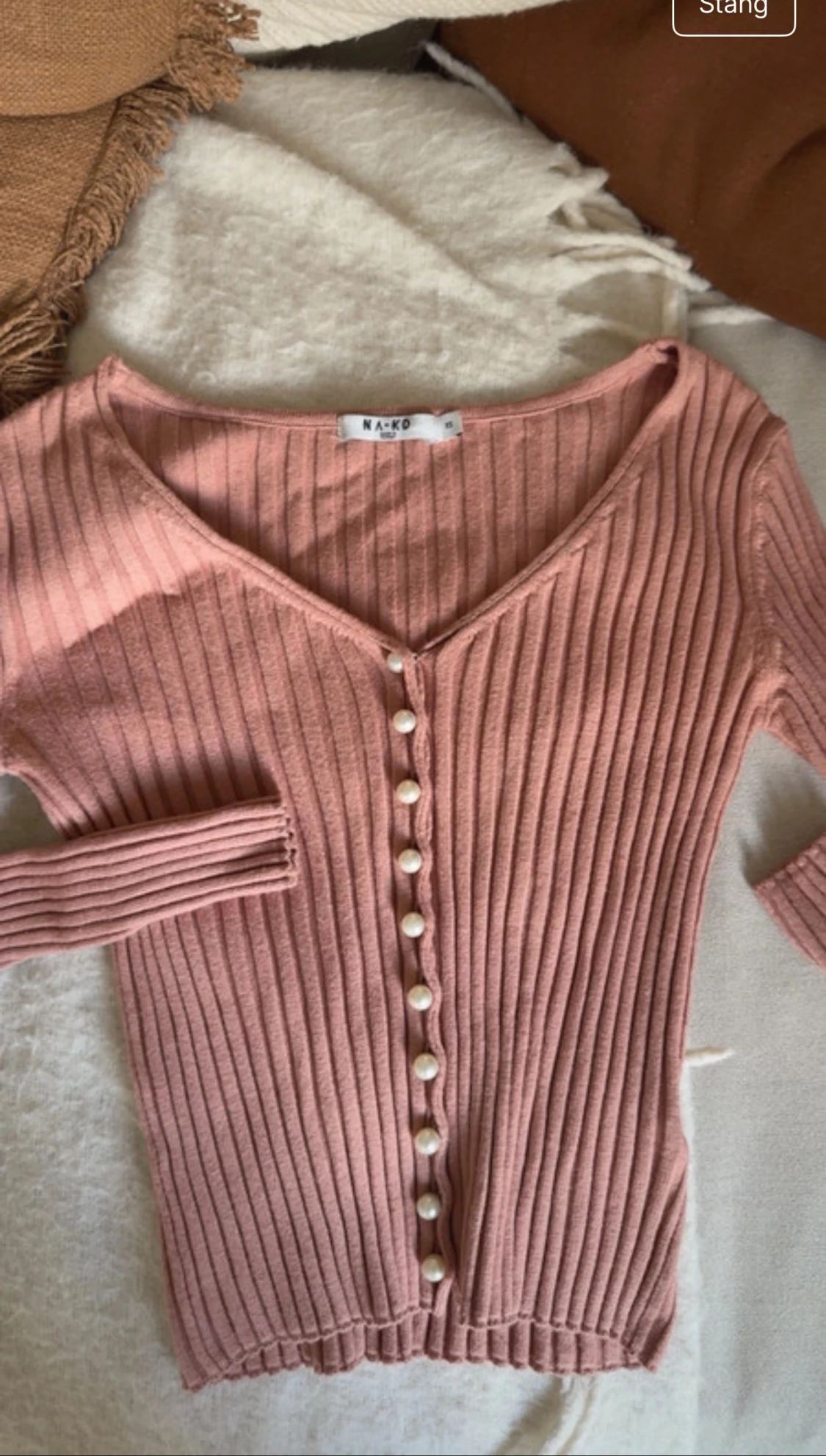 Rosa ribbad topp med pärlor från  NA-KD - 2