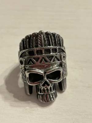 Ring i rostfritt stål stl 21,1 mm - Ring i rostfritt stål. Storlek 21,1 cm. Jättebra kvalité. Helt ny.