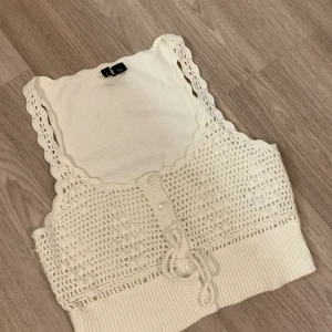 Stickat linne - Gulligt stickad topp som tyvärr inte kommit till användning! 