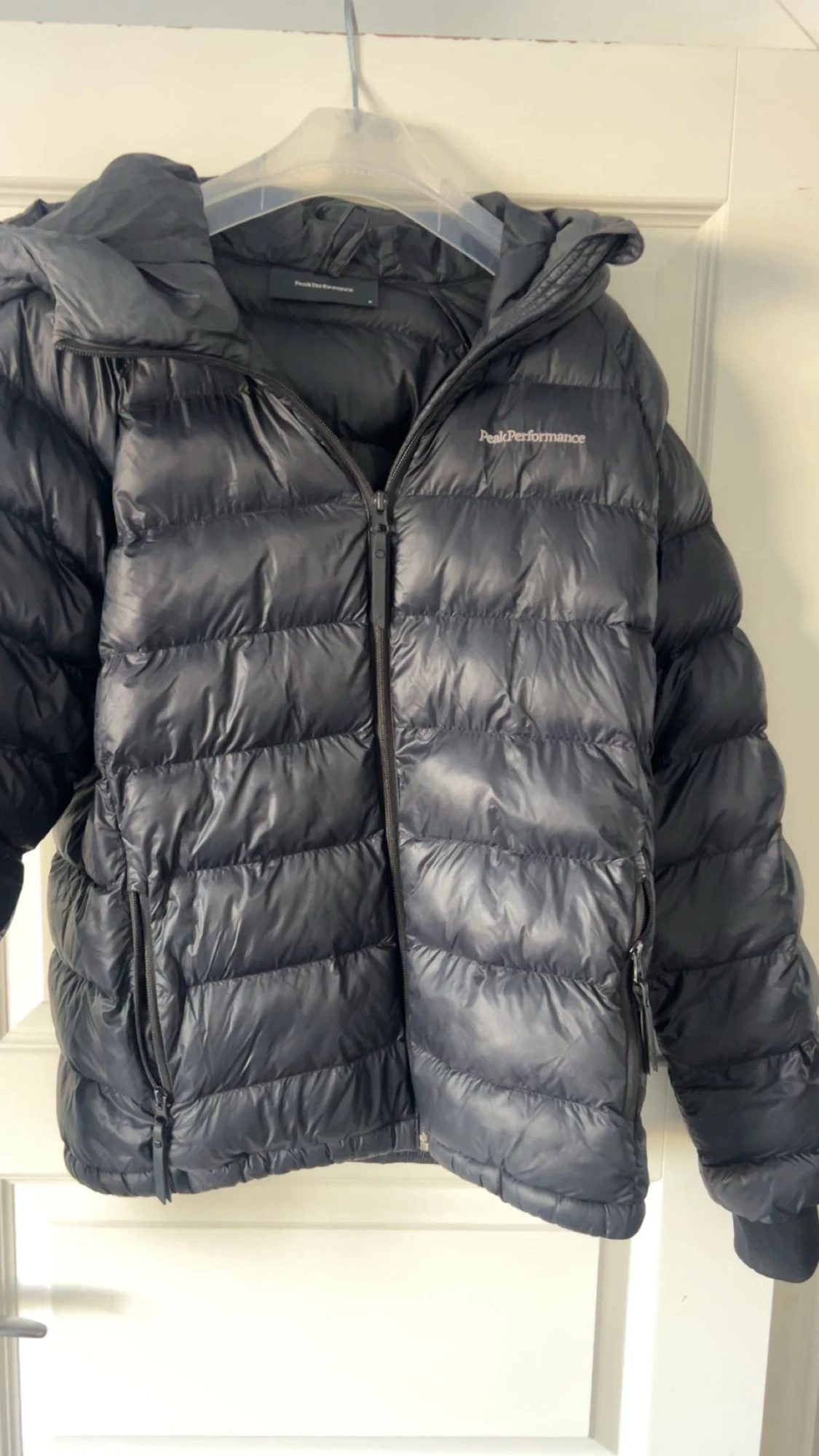 Svart dunjacka Peak Performance