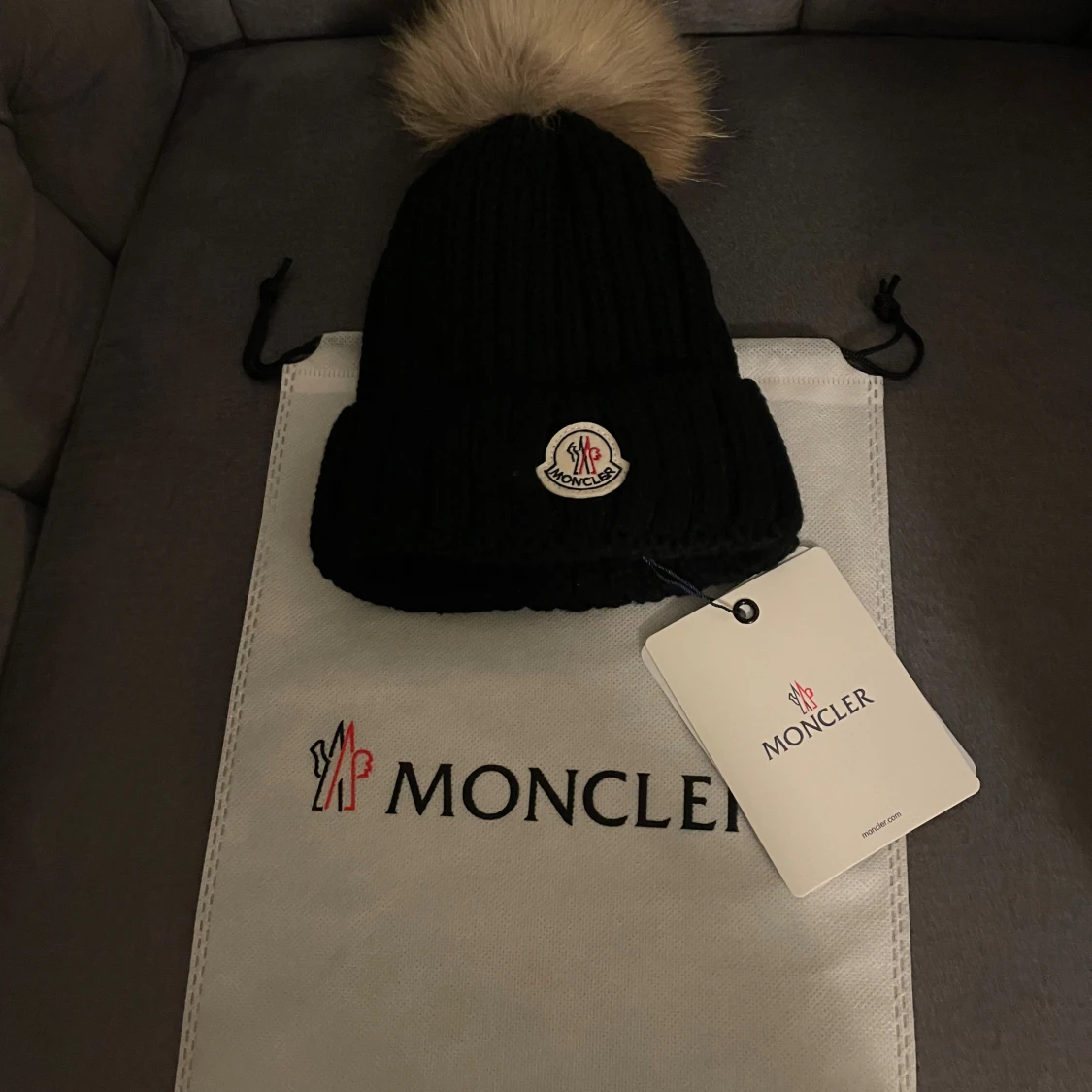  Moncler mössa tjej 