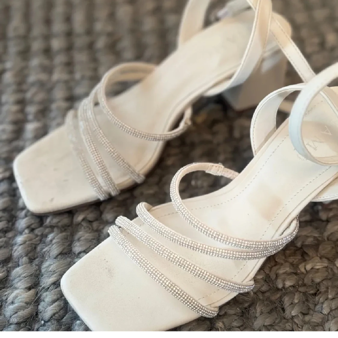 Balklänning Ljusrosa underbar långklänning med spets och öppen rygg - 3