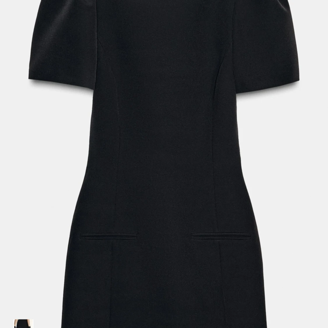 Svart kort klänning med puffärm - 2