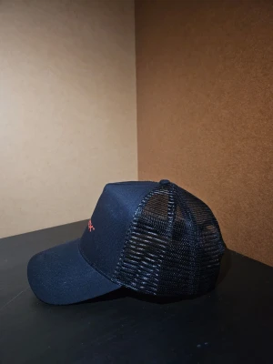 Keps - Helt oanvänd keps med snygg design!