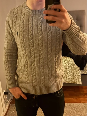 Ralphlauren tröja - Säljer en kabelstickad Ralph lauren tröja | nyskick | strl L |