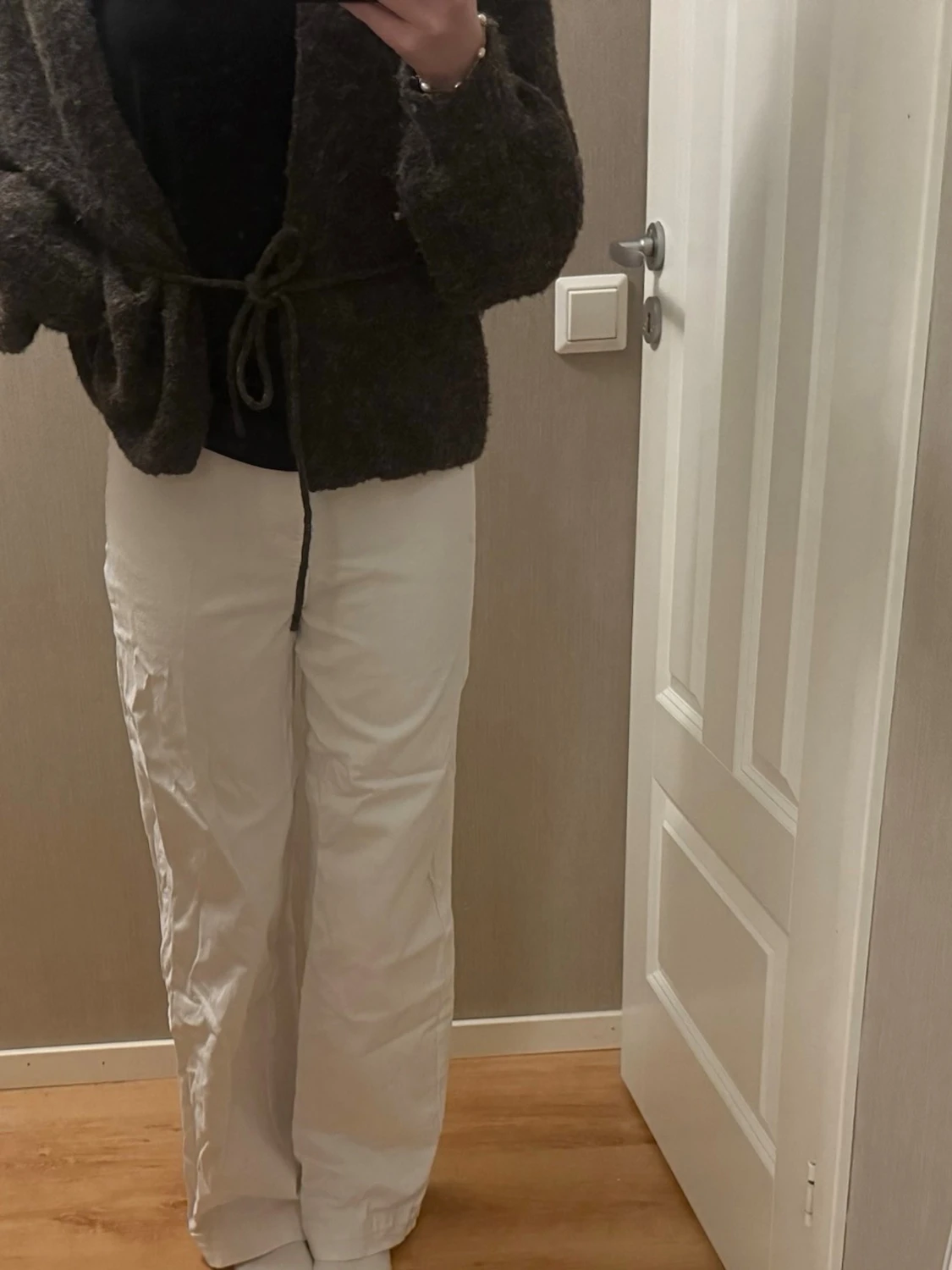 Vita vida byxor i bomull