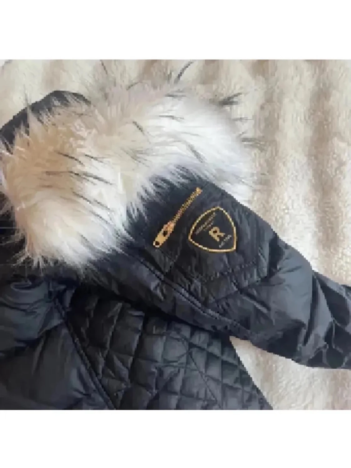 Svart pufferjacka med fuskpäls från Rockandblue - 2