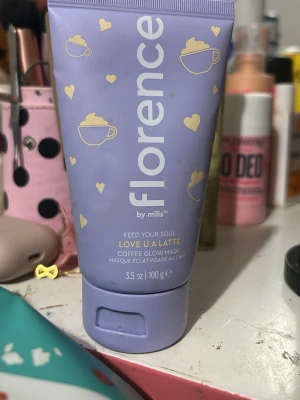 Florence by mills love u a latte coffe glow mask - Jag vill sälja den för att jag använder inte sånt längre och den är använd fast den har mycket i antar jag och den luktar gott,  och priset kan diskuteras!💕