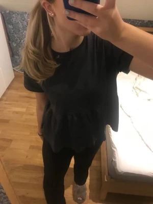 Svart volangblus  - Jätte fin volangblus❣️ifrån lager 157 i storlek S